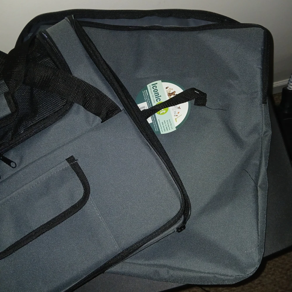 Iconic 2in1 Pet Carrier/Holder. *NEW* Grey With Straps And Travel Bag